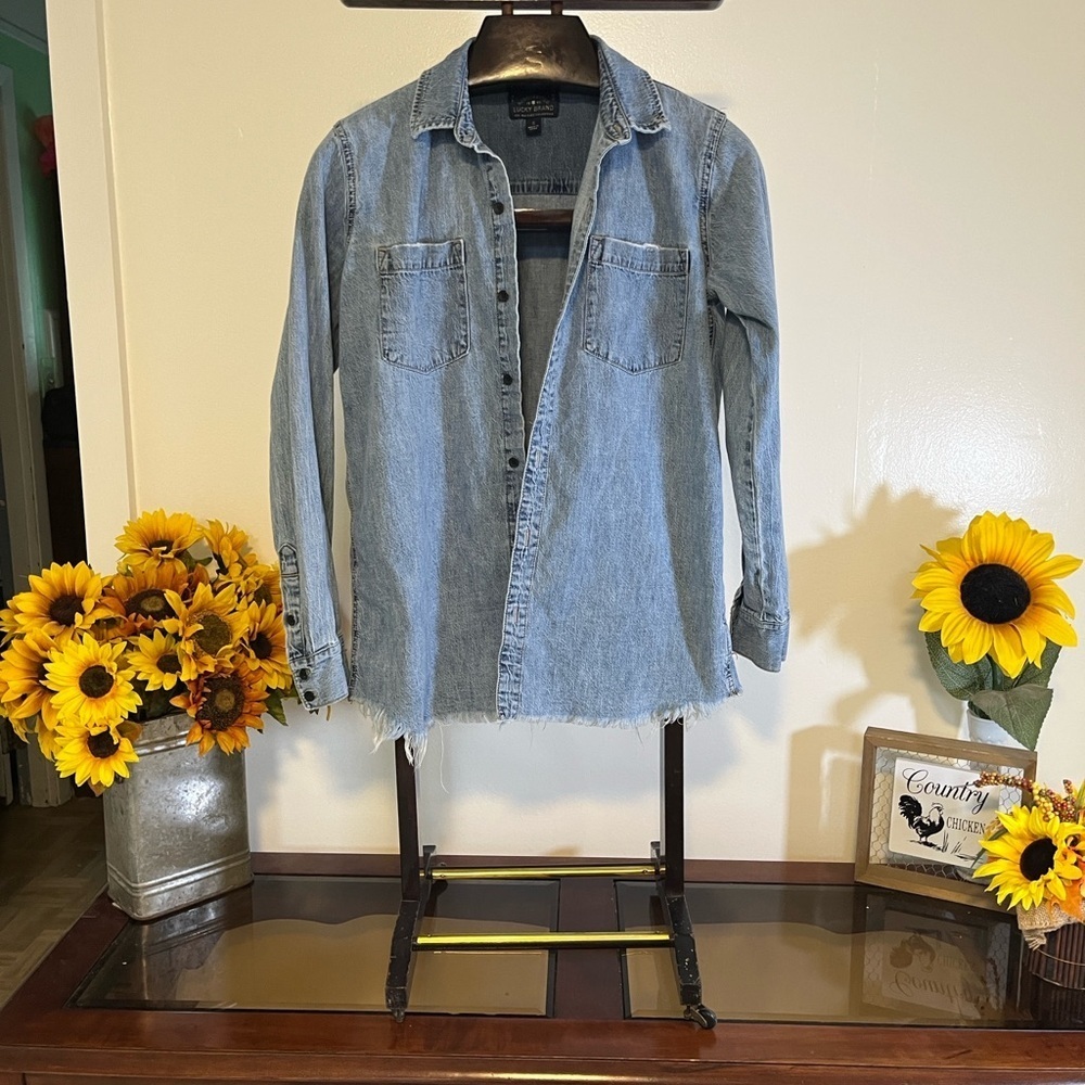 Lucky Brand Women’s Denim Chambray Button Down Shirt Small - Picture 8 of 8
